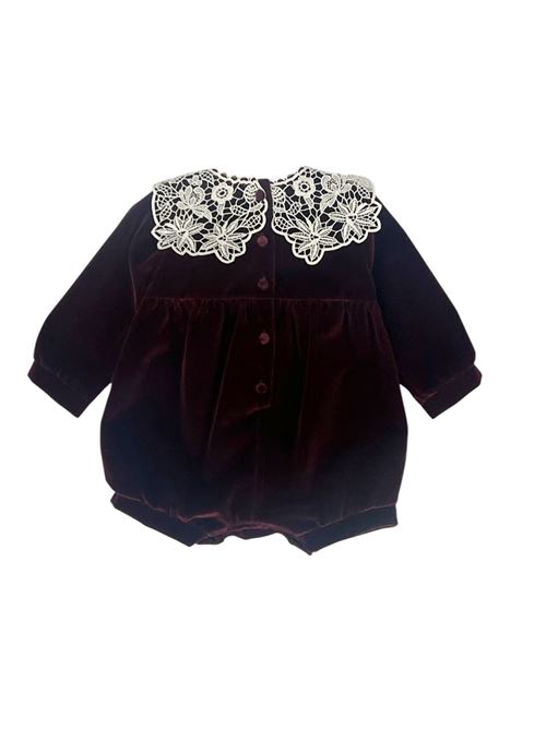 PAGLIACCETTO IN VELLUTO E MERLETTO Lartigianalità 100% Made in Italy, leccellente qualità e limpeccabile cura dei dettagli sono gli elementi distintivi che rendono unica la linea Jesurum Baby, un perfetto connubio tra tradizione e innovazione. JESURUM | PICCOLO RUBINO10